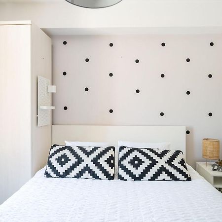Stay U-Nique Studio Apartment In Orasac Bagian luar foto